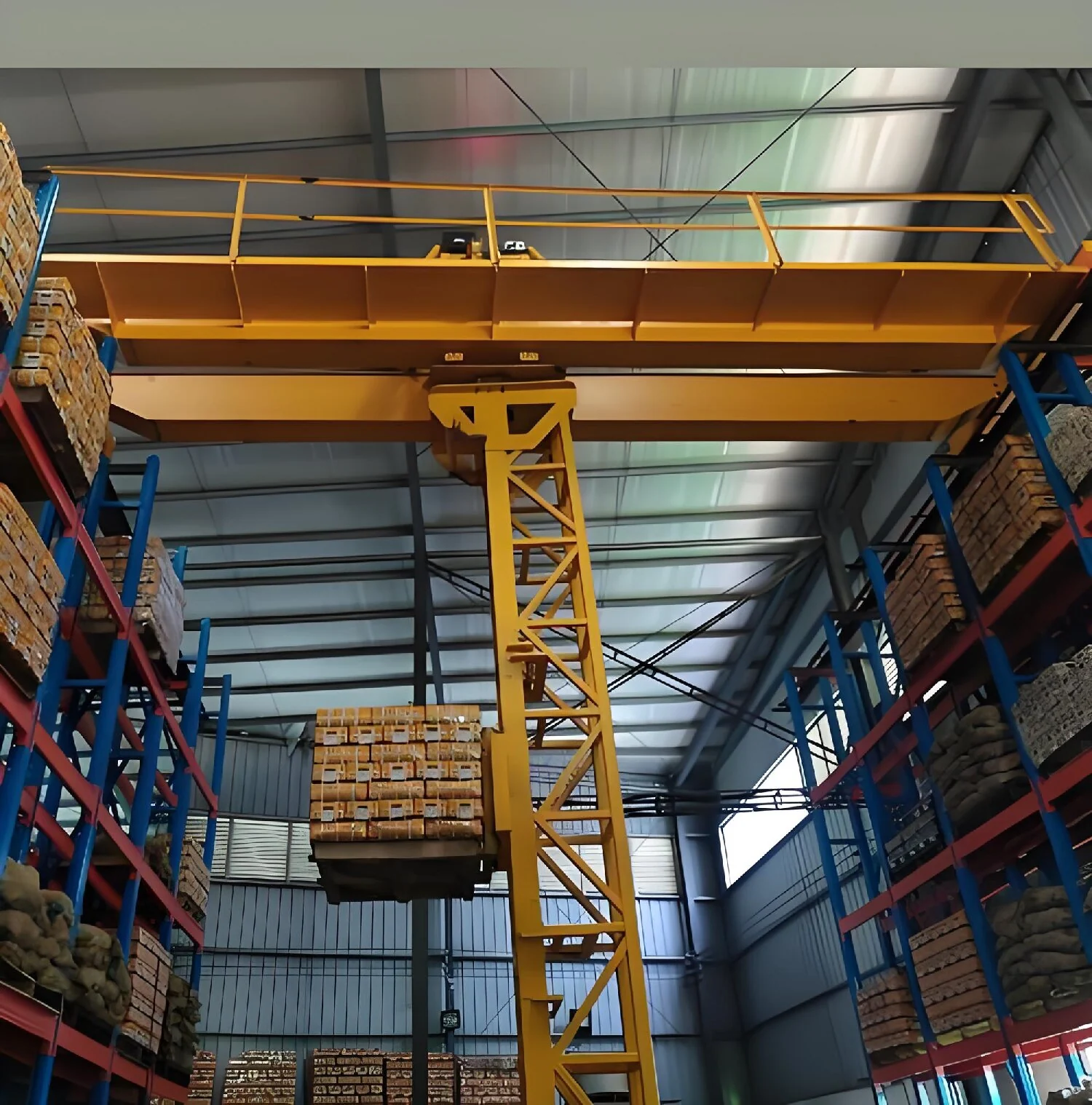 Supplied industrial lifting scene; site ownership unverified